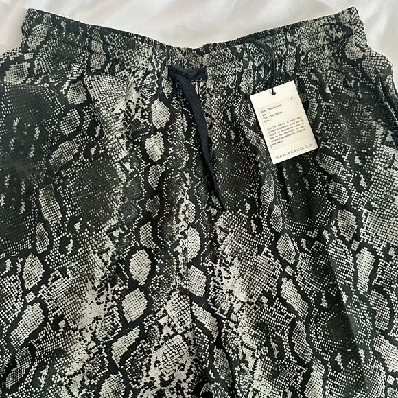 ACACIA Monaco Pants in Sage Python L - Picture 5 of 5